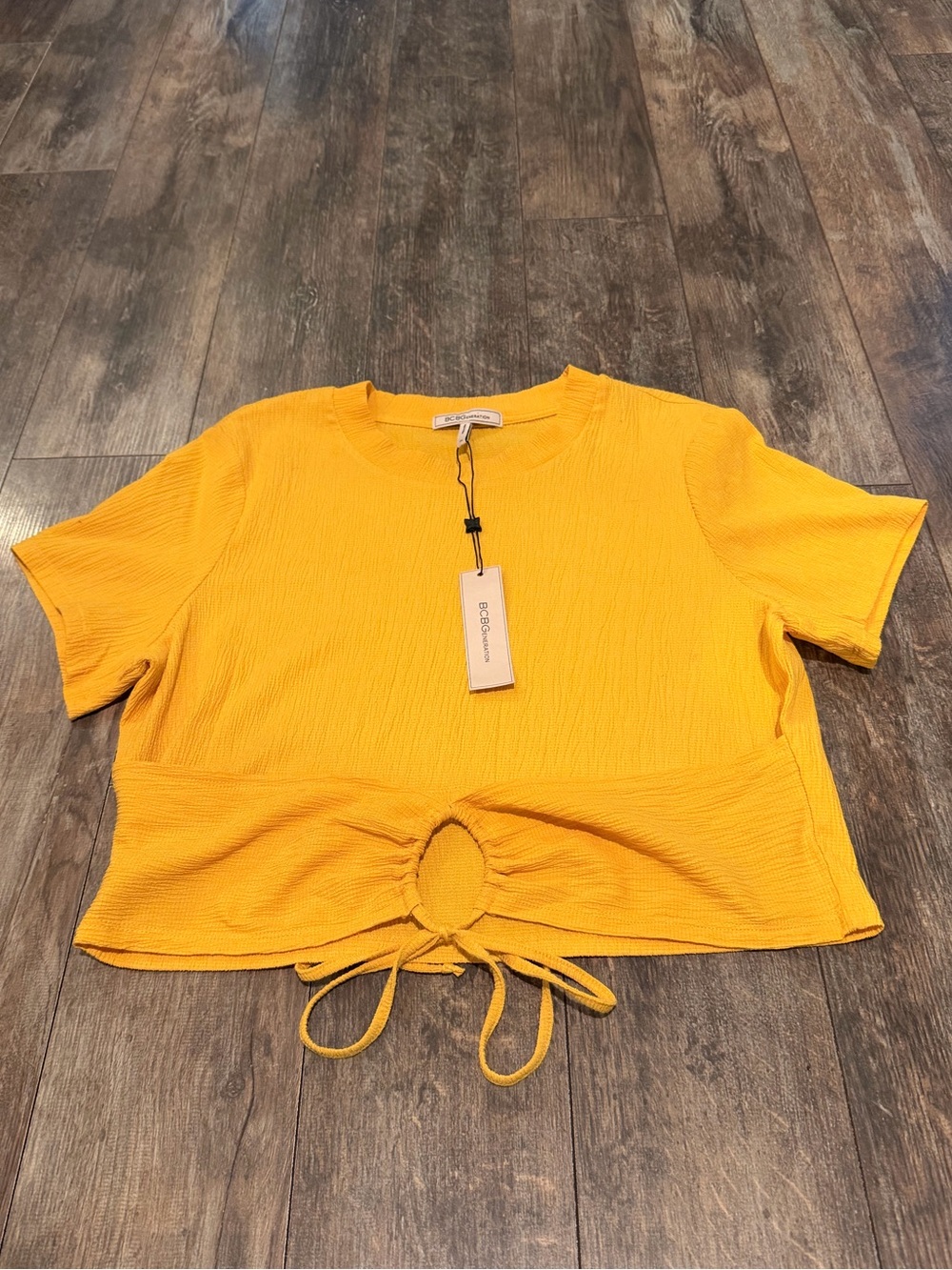 BCBGeneration Yellow Short Sleeve Ring-Tie Crop Top